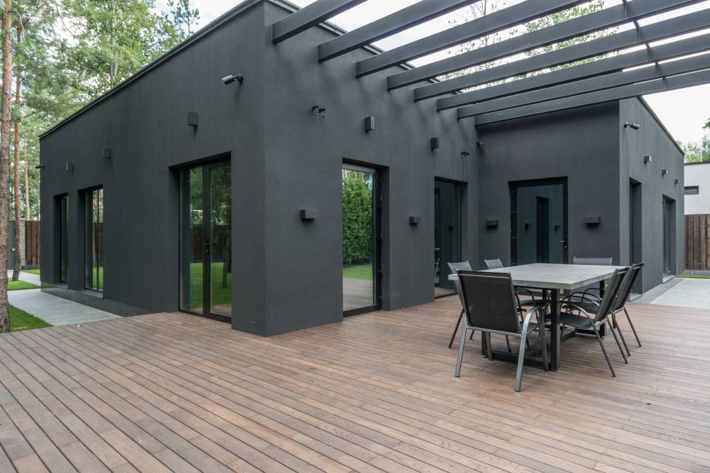 Pergolas bioclimatiques à Saumur : comment choisir la solution idéale pour votre terrasse